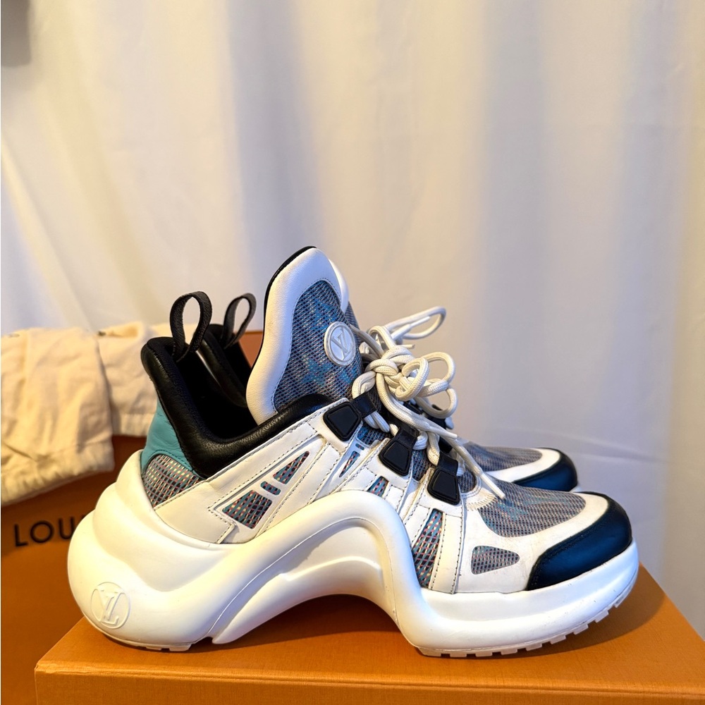 LOUIS VUITTON ARCHLIGHT SNEAKERS - Designer White and Black Sneakers 👟 - size 38